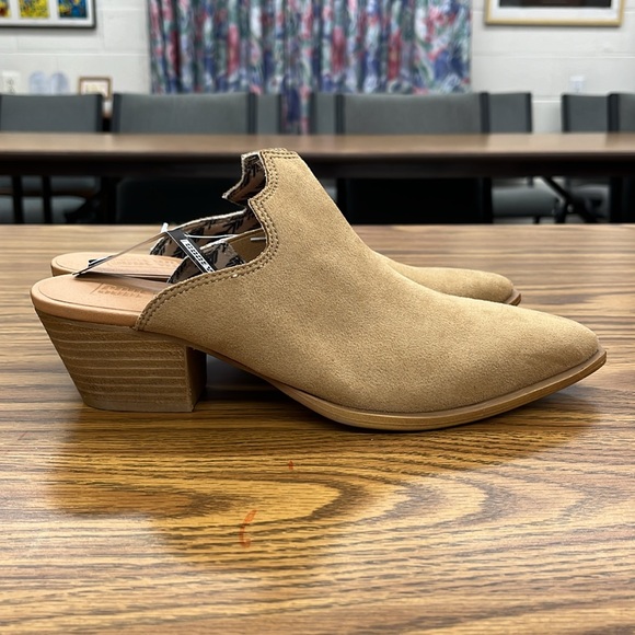 NWT Code West Womens Tan Suede Text Me Slip On Pointed Toe Heeled Shoe Size 8M - Picture 4 of 9
